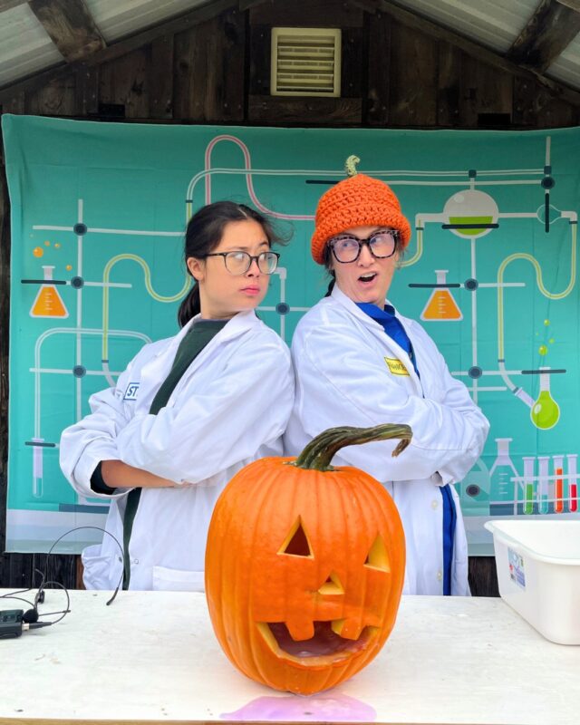 Dr. Stein & Dr. Frankie are back in the lab and have cooked up some experiments for the whole family! 🧪

You and your little scientists can catch their show every weekend at 11am and 1:30pm! 

Get your tickets for the Harvest Fun Area ahead of time at strom.ca